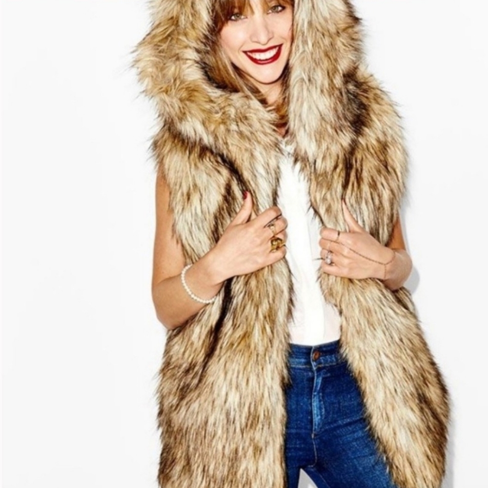 Aritzia Sunday Best Faux Fur Vest Xxs (fits like small - over sized)